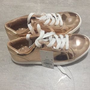 Rose gold sz 5 girls sneakers